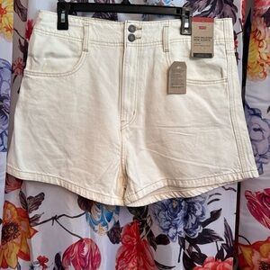Levi’s Women’s High Waisted Mom Shorts NWT